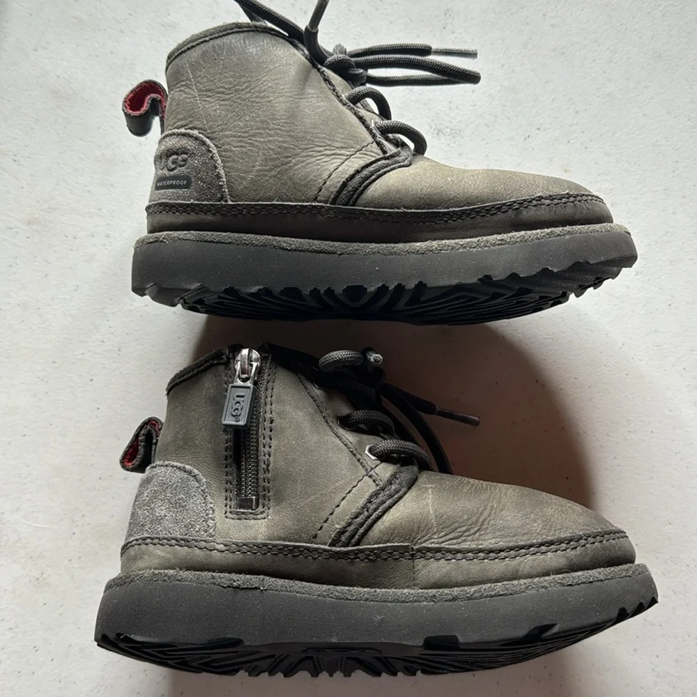 Ugg Neumel II Unisex Youth Charcoal Gray Lace Up Boots Waterproof Size 10 USED